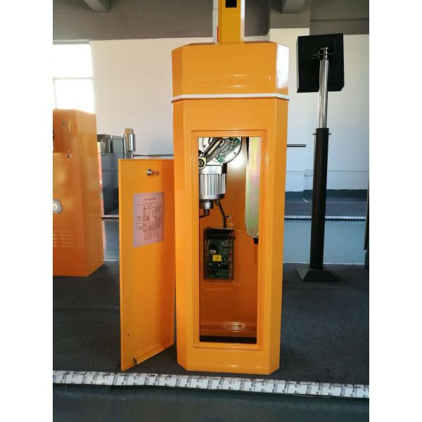 Automatic Traffic Barrier Gates , Yellow Security Boom Gate Barrier Customizable Arm Length