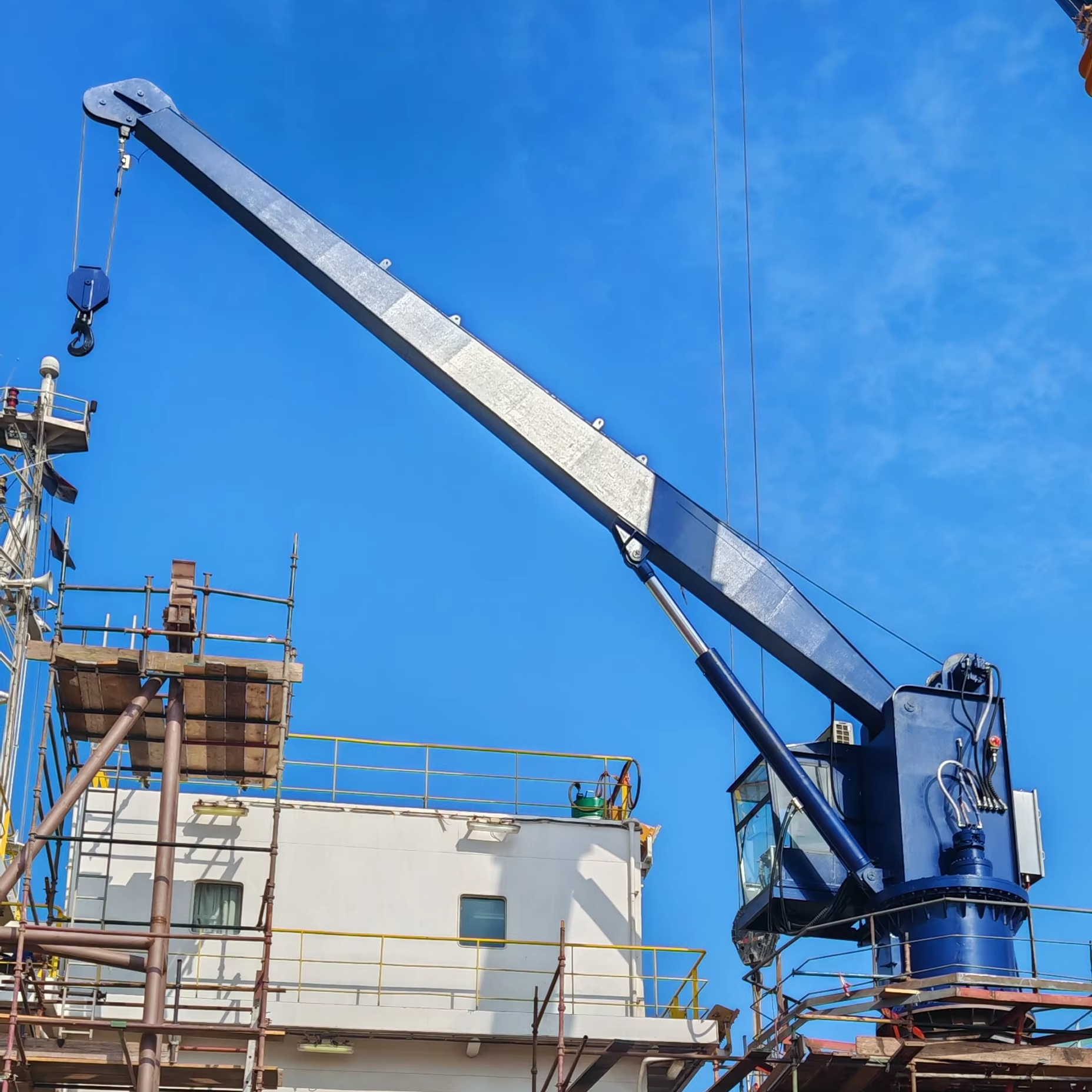 Good Quality Marine Knuckle Boom Crane Operational Efficiency Safety Marine Knuckle Boom Crane