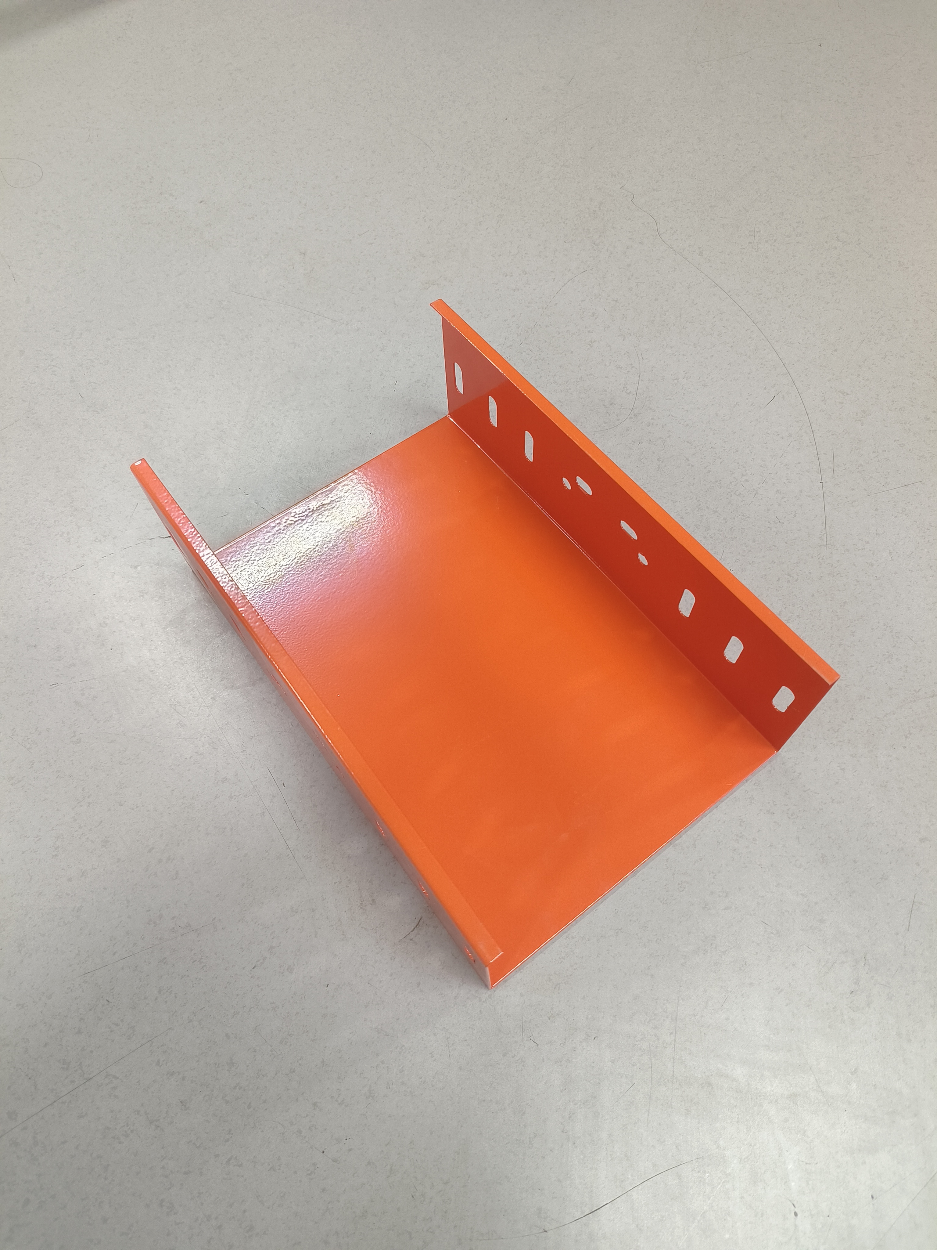 Customizable Solid-Bottom Closed Trough Cable Tray Anti-Corrosion Modular Spliced Design Enclosed Cable Protection