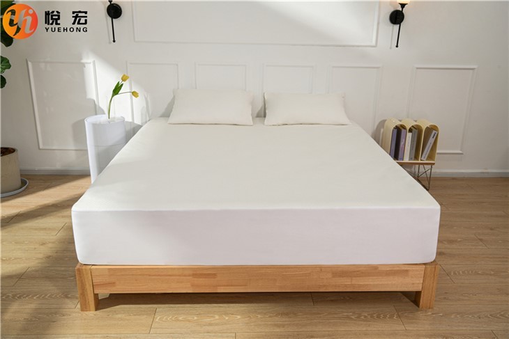 Comfortable Sleep bed protector sheet 30% cotton 70% polyester  waterproof crib mattress