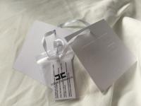 Etiquetas brancas do cair da roupa de cartão do logotipo de Debossed com tamanho do costume da corda