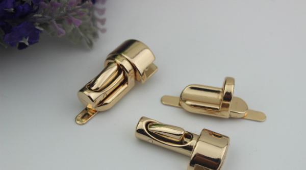 OEM factory nickel free zinc alloy hanging brush anti brass plating metal bag press push button lock