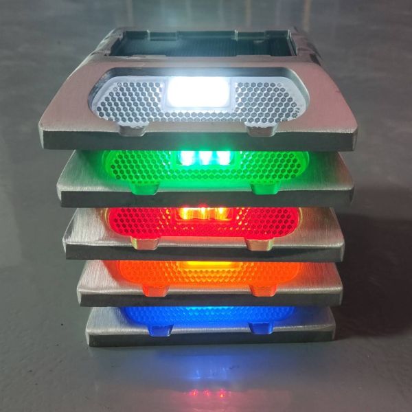 Solar Road Stud LED Road Marker with Mono-crystalline Silicon 122*110*22.5mm and 375g Weight for Enhanced Traffic Safety