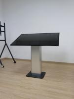 Affichage numérique LCD Écran tactile Kiosque argent Noir Base en aluminium avec interface D-Sub 43 pouces-65 pouces