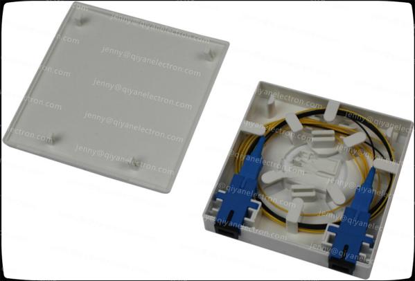 Mini plastic 1/2 / 4 Core SC LC Ftth / Fttx Fiber Termination Box Wall Mount FTB-86