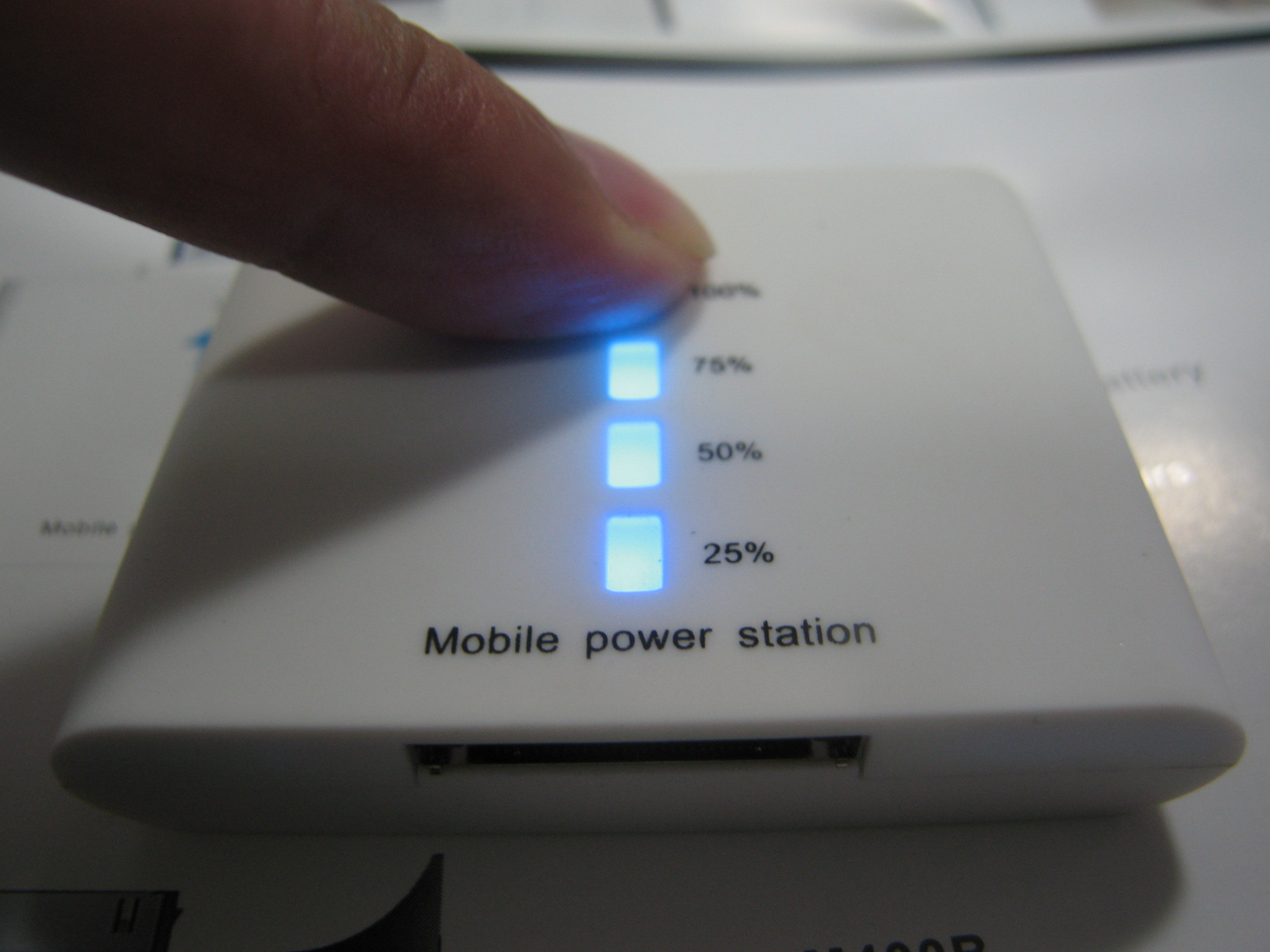 Emergency Iphone Portable Solar Chargers With High Efficiency For Travel Or Blackout