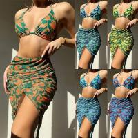 Un maillot de bain chic et confortable en 3 pièces pour la piscine
