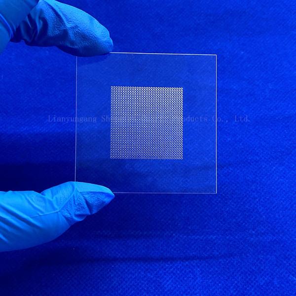 Placa de vidro de quartzo de sílica fundida resistente ao calor Placa de vidro de quartzo transparente perfurado a laser Substrato de vidro de quartzo