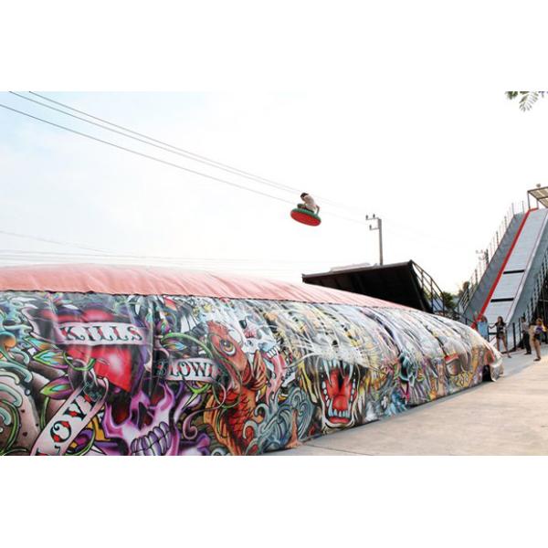 Варочный мешок скачки ексситинг на открытом воздухе раздувных игр спорт раздувной для кататься на лыжах, эффектное выступление варочного мешка скачки велосипеда