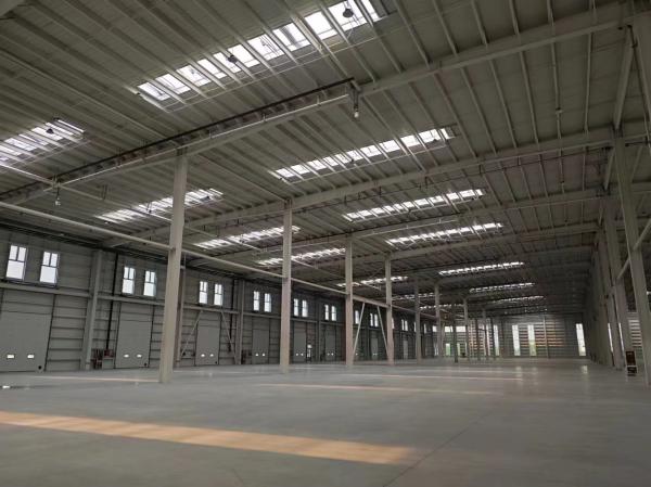 Construction métallique résistante aux intempéries avec une haute efficacité énergétique et un revêtement en zinc de 80 à 275 g/m2