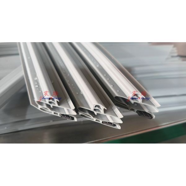 Online Magnetic Strip Inserting Refrigerator Door Gasket Production Line with 45° Angle Cut and Automatic Punching
