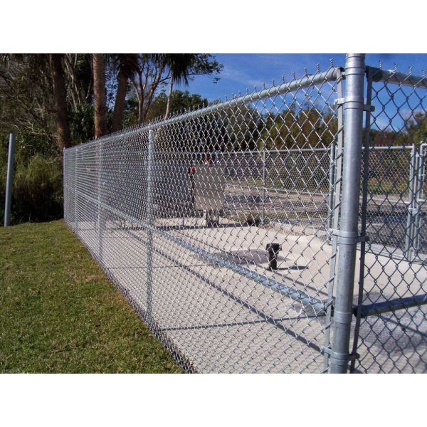 Material Galvanized Iron Wire Or PVC Coated Iron Wire PVC Sprayed Electric Galvanized Chain Link  Fence