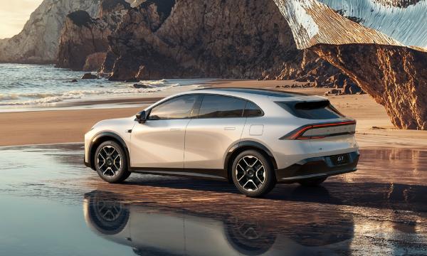 2026 XPENG G7 Smart Family SUV with Super Range Extender 800V High-Voltage Platform and Qualcomm Snapdragon 8295P