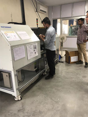 Machine de soudage par friction à rotation à haute efficacité 230V 16A 450*900*1100mm pour soudage en plastique