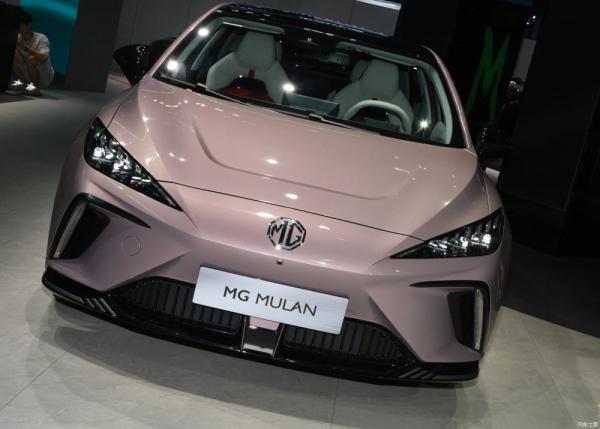 High Speed Hatchback EV Cars 5 Seat Electric Car Mg4 Mulan Disc Brake