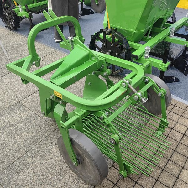 Farm Tractor Pto Mounted Small Sweet Potato Harvester