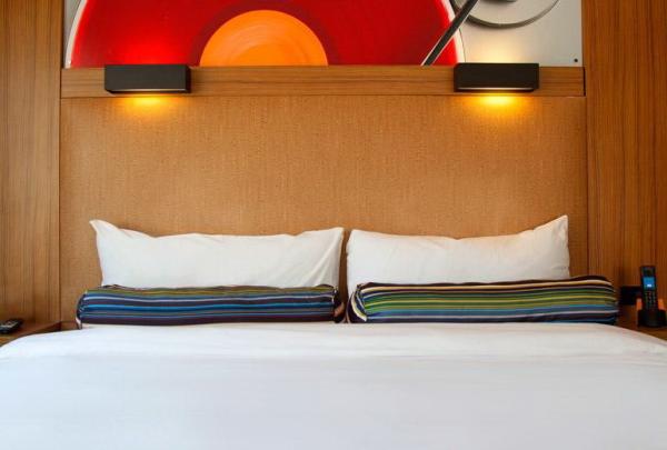 HPL Laminate plywood hotel furniture liquidators Guest rooms Wood Headboards with Wall panels