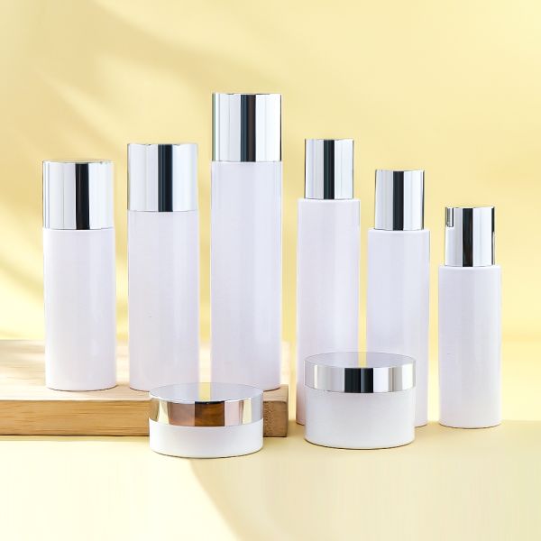 Wholesale Cosmetic Packaging Set with Electroplated Silver Cap, Refillable Cream Jar and Toner Bottle Set with Air-tight Sealing
