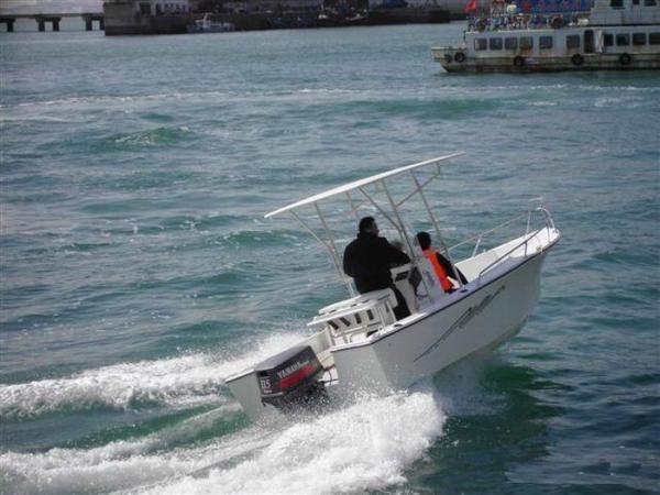 6 M Fiberglass Hull Pontoon Fishing Boats , 6 Person Inflatable Boat With Center Console