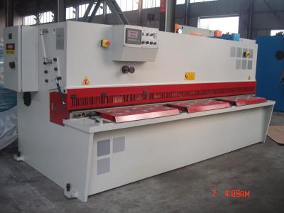 Máquina de corte 4mm pequenos do ângulo hidráulico do feixe do balanço Qc12k-4x2500