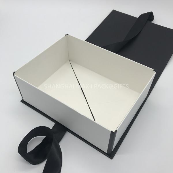 Paper Square Round Chipboard Boxes For Packing UV Shiny Logo Printed Black Frame Border