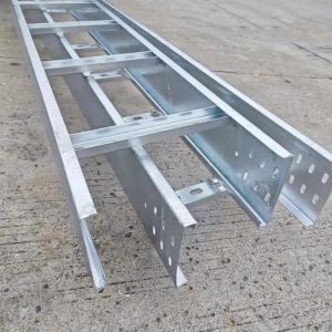 Cable personnalisé échelle de support du canal de type plateaux de câbles 5800mm / 6000mm