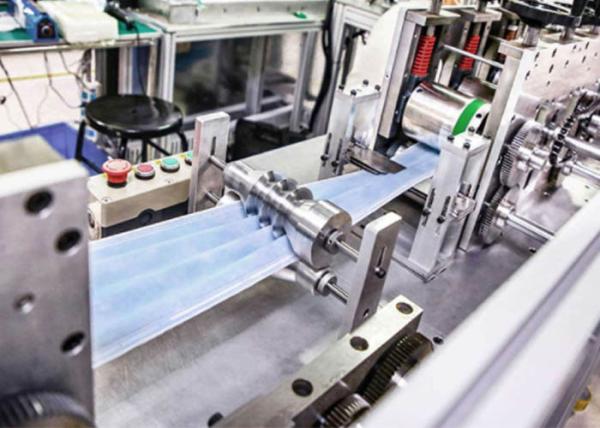 Fully automatic 3 ply nonwoven fabric disposable medical masks making machine