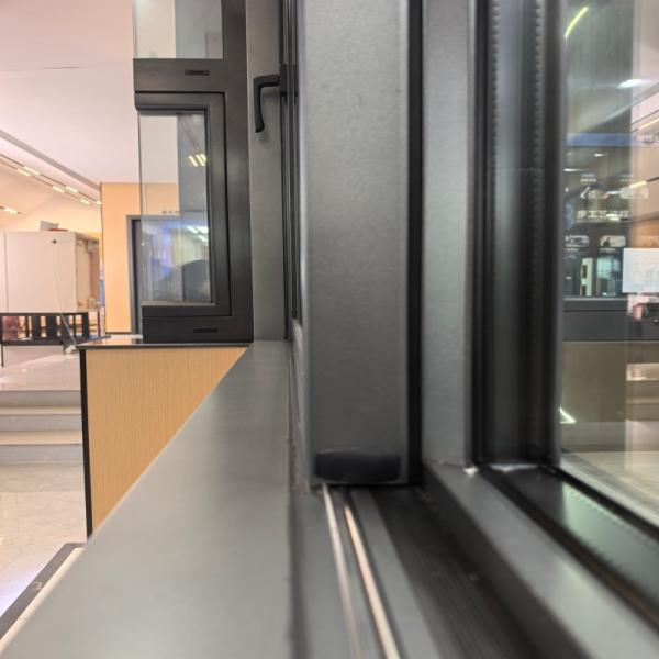Mode Nouveau design personnalisable aluminium aluminium vitres coulissantes avec 2,2 mm d'épaisseur de paroi