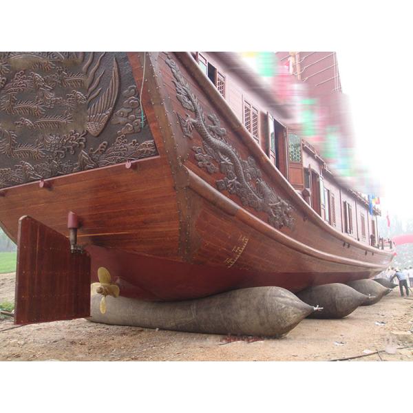 1.8m×15m Inflatable Ship Airbags Steel Cord Reinforcement Automatic Pressure Balancing