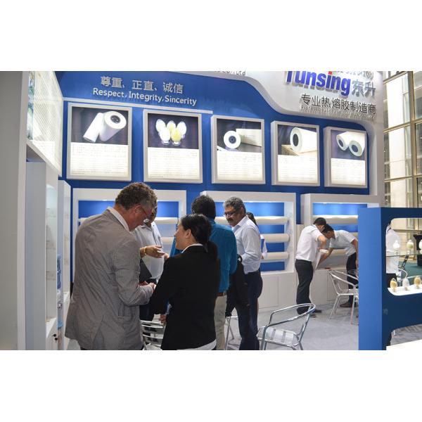 Склеивающая пленка Мельт полиуретана ТПУ Китая термопластиковая горячая для прокатывая ткани