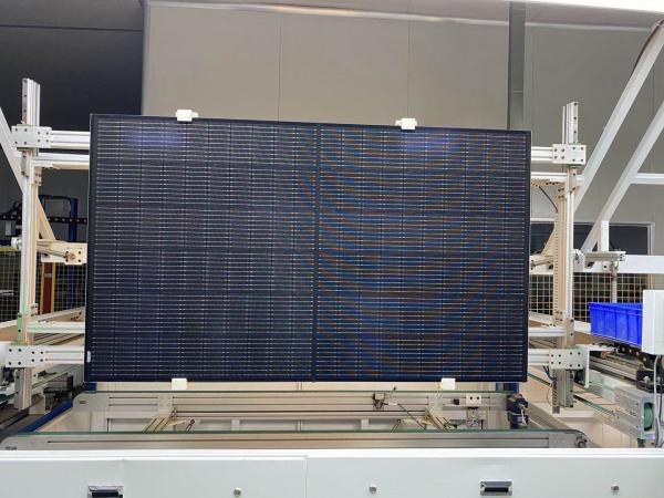 Mono PERC Half Cell Solar Panel Batteries For Camping 340W 335W 340W