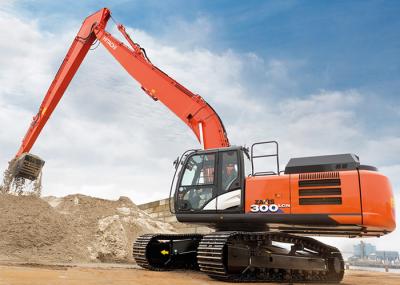 A máquina escavadora longa do alcance da construção cresce cilindro original da vara para a demolição de construção