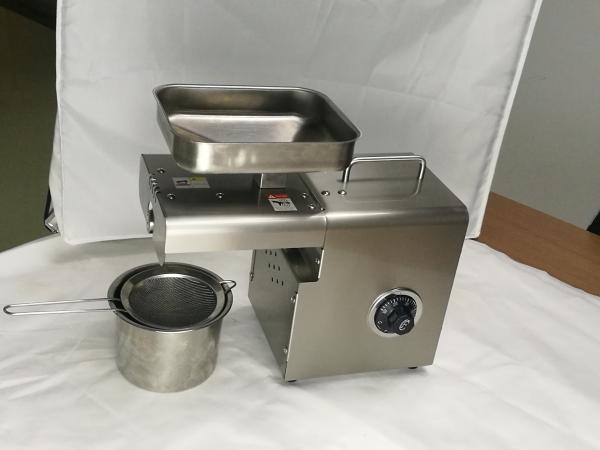 Peanut / Sesame Home Oil Press Machine 450w Power Small Size Beautiful Appearance