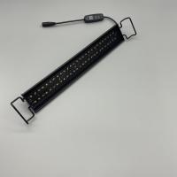 LED UVB Reptile Light 8W Lampe UVB UVA en aluminium LED réglable pour l'enrichissement et le bien-être des reptiles