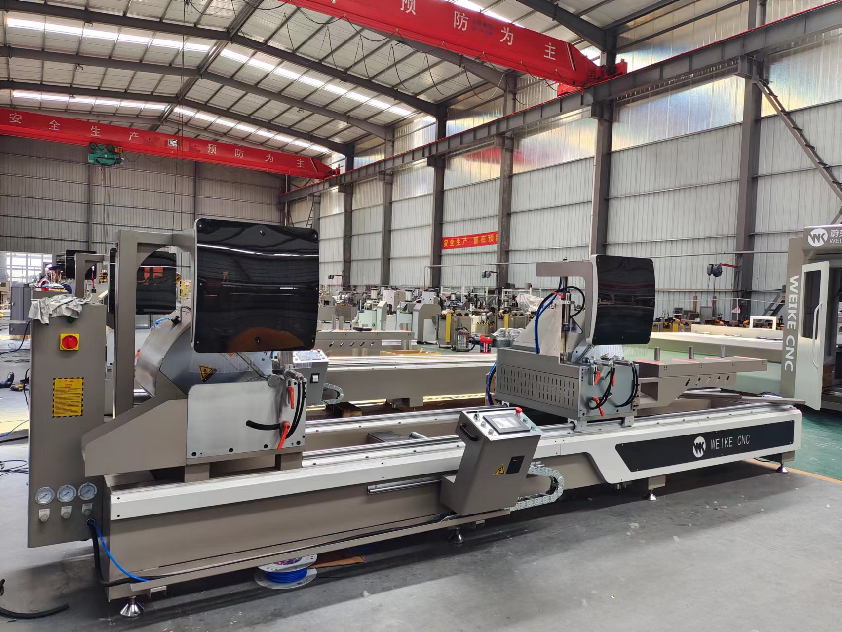 Дверь окна пилы вырезывания CNC UPVC алюминиевая делая голову двойника машинного оборудования