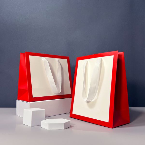 Simple Paper Bags For Clothing And Gifts With Logo Printing On Kraft Paper Packaging Beauty Tote Bags