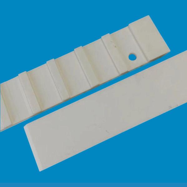 340 Gpa 95% Алюминиевая керамика 3,6 г/см3 Изолятор Высокотеплостойкий Al2O3 Части на заказ