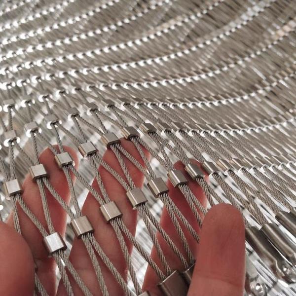 1m*50m Flexible Cable Mesh Protection Boundary Impact Resistance High Altitude Anti-Fall Net