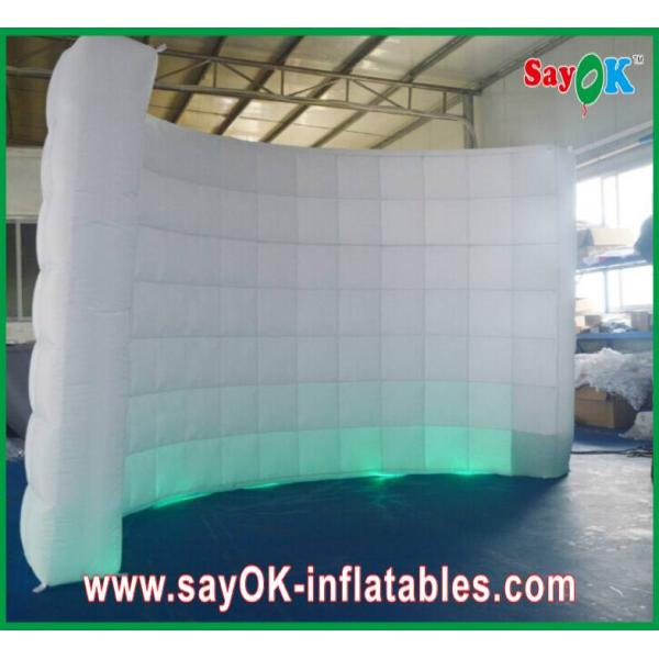 Огнеупорная раздувная стена приведенная изогнула освещающ стену для стены фото свадебного банкета раздувной