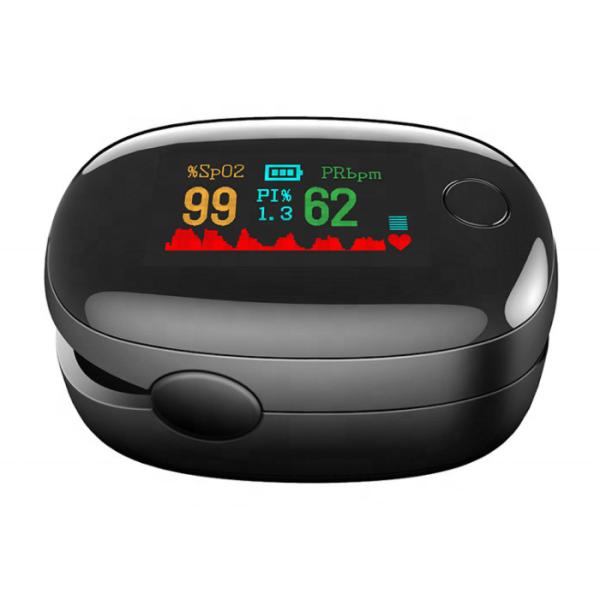 La mesure à la maison de bouton de l'oxymètre un d'impulsion d'agrafe de doigt