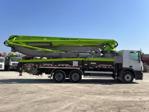 ZLJ5330THBB 2013 Zoomlion 47m Boom Pump Truck pour le chantier de construction de béton à chaud semi-séché