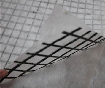 Anti Cracking Composite Geogrid Mesh Bitumen Coating For Soft Soil Reinforcement