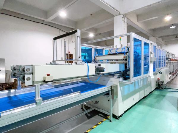 Máquina patenteada Xinlong Máquina de fabricação de sacos de ar condicionado de filtragem de ar não tecido de efeito médio