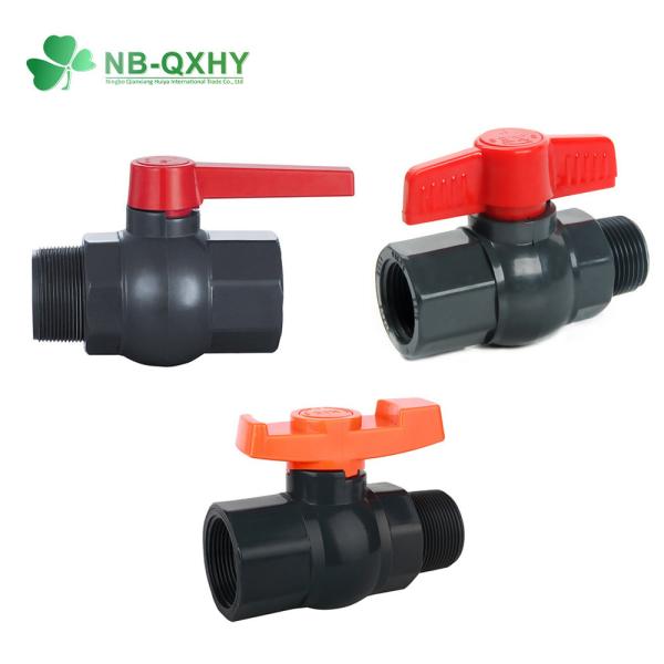 Equipamento de plástico válvula de esfera de PVC com proteção UV e conexão masculina-feminina no material