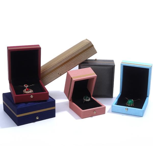 Logo personnalisé Boîte de bijoux en cuir PU pour bague de mariage Collier Bracelet de Hanhong