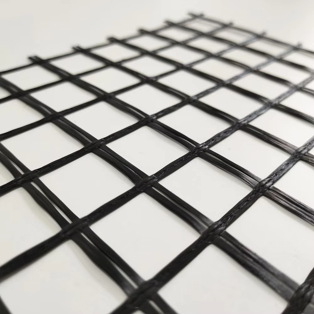 Prevent Cracking Asphalt Driveway  Coated Bitumen  Fiberglass Geogrid 50 50 Grid Mesh 25.4mm