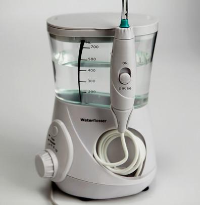 Professional Waterpoof Dental Care Teeth Cleaner Family Household Use with 7 Nozzles with 700ML Volume