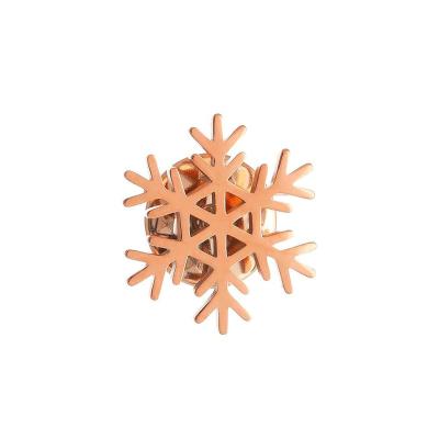 Die Casting Christmas Metal Crafts 40x40mm Zinc Alloy Snowflake Brooch Pin For Shirt