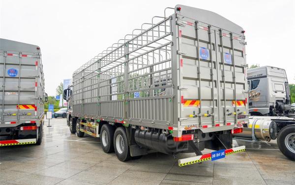 Camion lourd FAW JH6 Édition Zhizun 2.0 530 chevaux 8X4 9,4 mètres GNC AMT Boîte de vitesses automatique Camion à grille d'entrepôt (liquide lent)