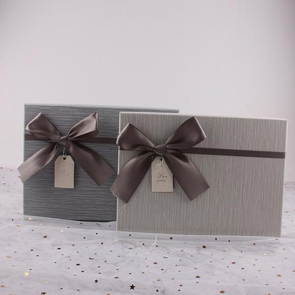 Cajas de regalo rígidas para ropa Regalos Envases de dibujos animados con marca impresa